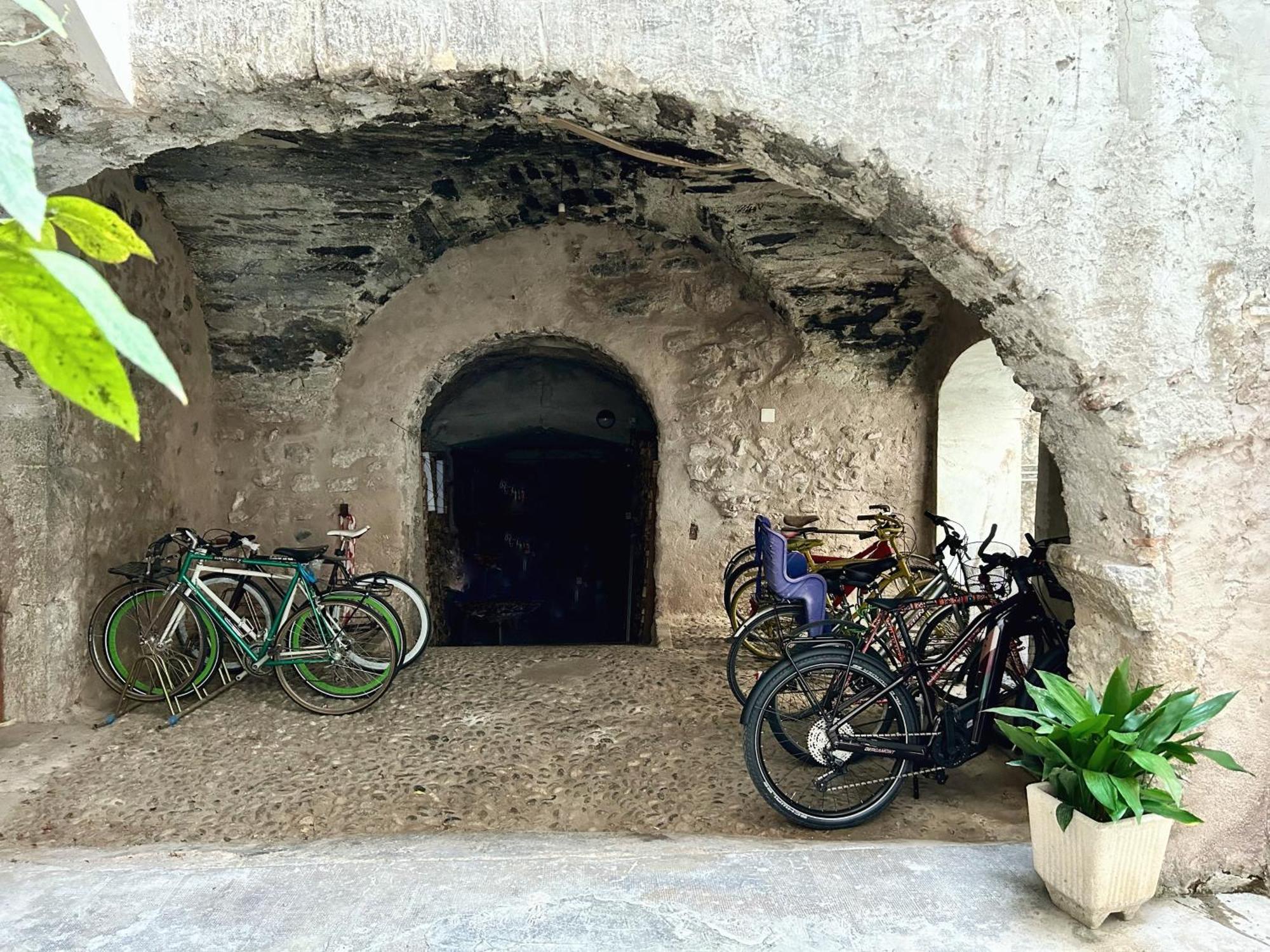 Althamer Palace Apartments Arco Luaran gambar